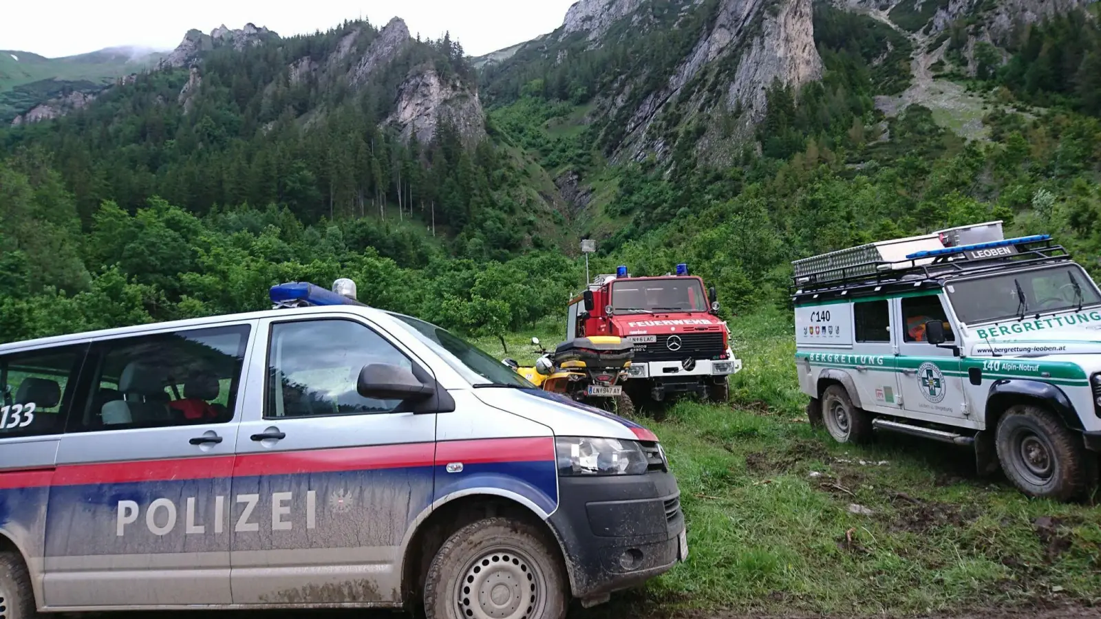 Zwei deutsche Bergsteiger sind nach einer eisigen Nacht aus Bergnot gerettet worden. (Foto: Roland Theny/Filmteam-Austria/apa/dpa)