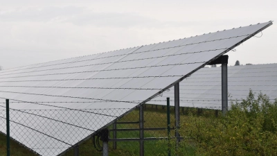 Der Fokus bei der Genehmigung von Freiflächen-PV-Anlagen soll auf den Schutz des Bodens gelenkt werden. Dabei muss vor allem die Beschaffenheit des Untergrunds beleuchtet werden. (Archivfoto: Andreas Reum)