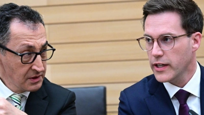 Treffen sich Grünen-Frontmann Cem Özdemir und CDU-Chef Manuel Hagel bald in offiziellen Gesprächen über eine Zusammenarbeit wieder? (Archivbild) (Foto: Bernd Weißbrod/dpa)