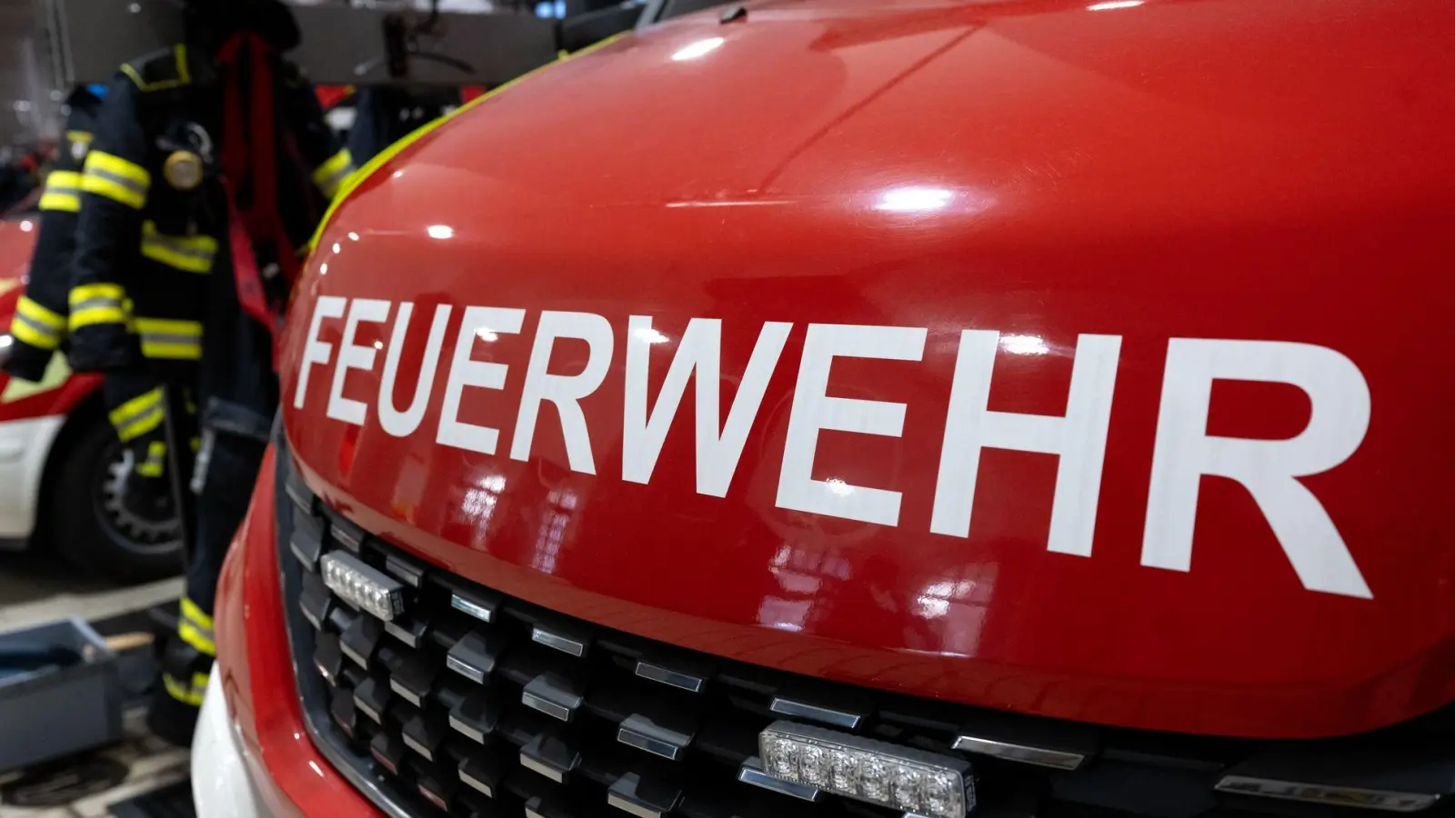 Nach vier Bränden, zu denen die Münchner Feuerwehr kurz hintereinander ausrücken musste, ermittelt die Polizei wegen Brandstiftung. (Symbolbild) (Foto: Sven Hoppe/dpa)