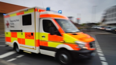 Der Arbeiter erlitt einen Stromschlag von 230 Volt in Hilpertshof nahe Burgbernheim. (Symbolbild: Nicolas Armer/dpa)