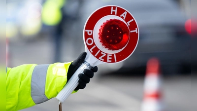 Das Geld wurde bei einer Verkehrskontrolle im Wagen des Mannes gefunden. (Symbolbild) (Foto: Sven Hoppe/dpa)