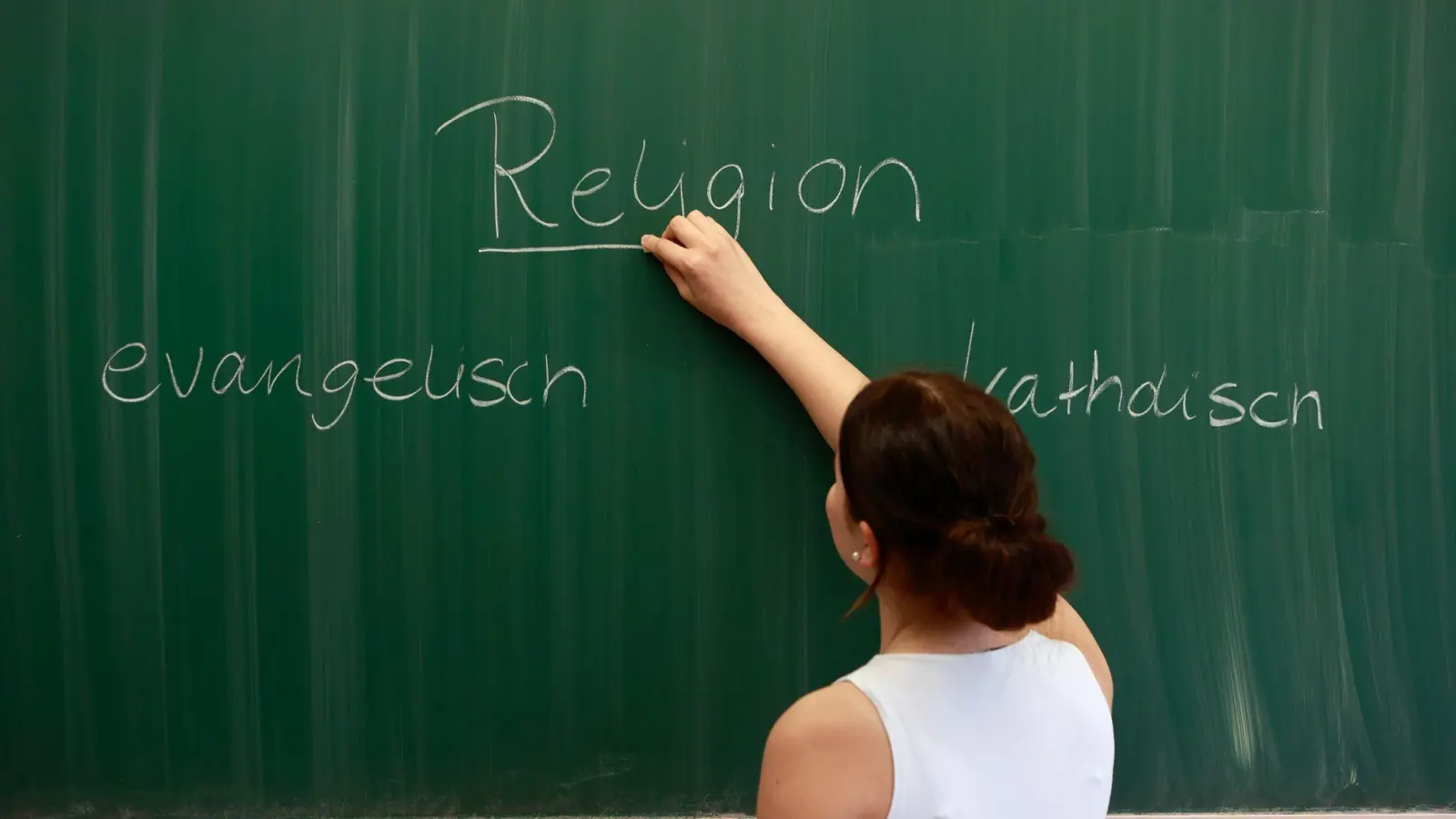Religion ist an Bayerns Schulen „ordentliches Lehrfach“, wie das Kultusministerium betont. (Symbolbild) (Foto: Matthias Bein/dpa)