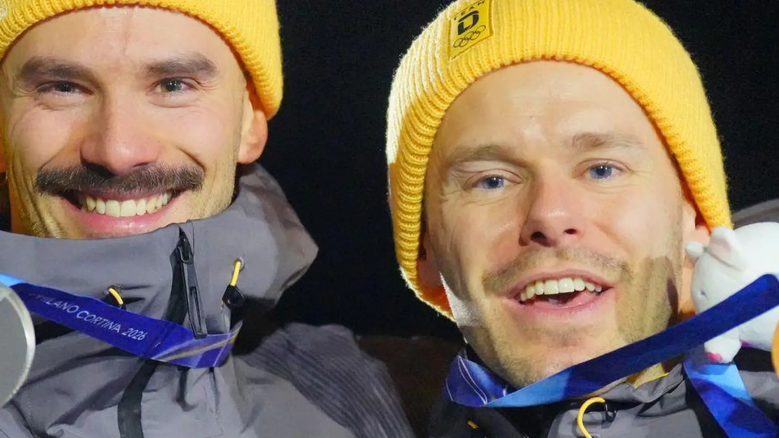 Gemeinsame Freude ist doppelte Freude: Axel Jungk (l) und Christopher Grotheer. (Foto: Michael Kappeler/dpa)
