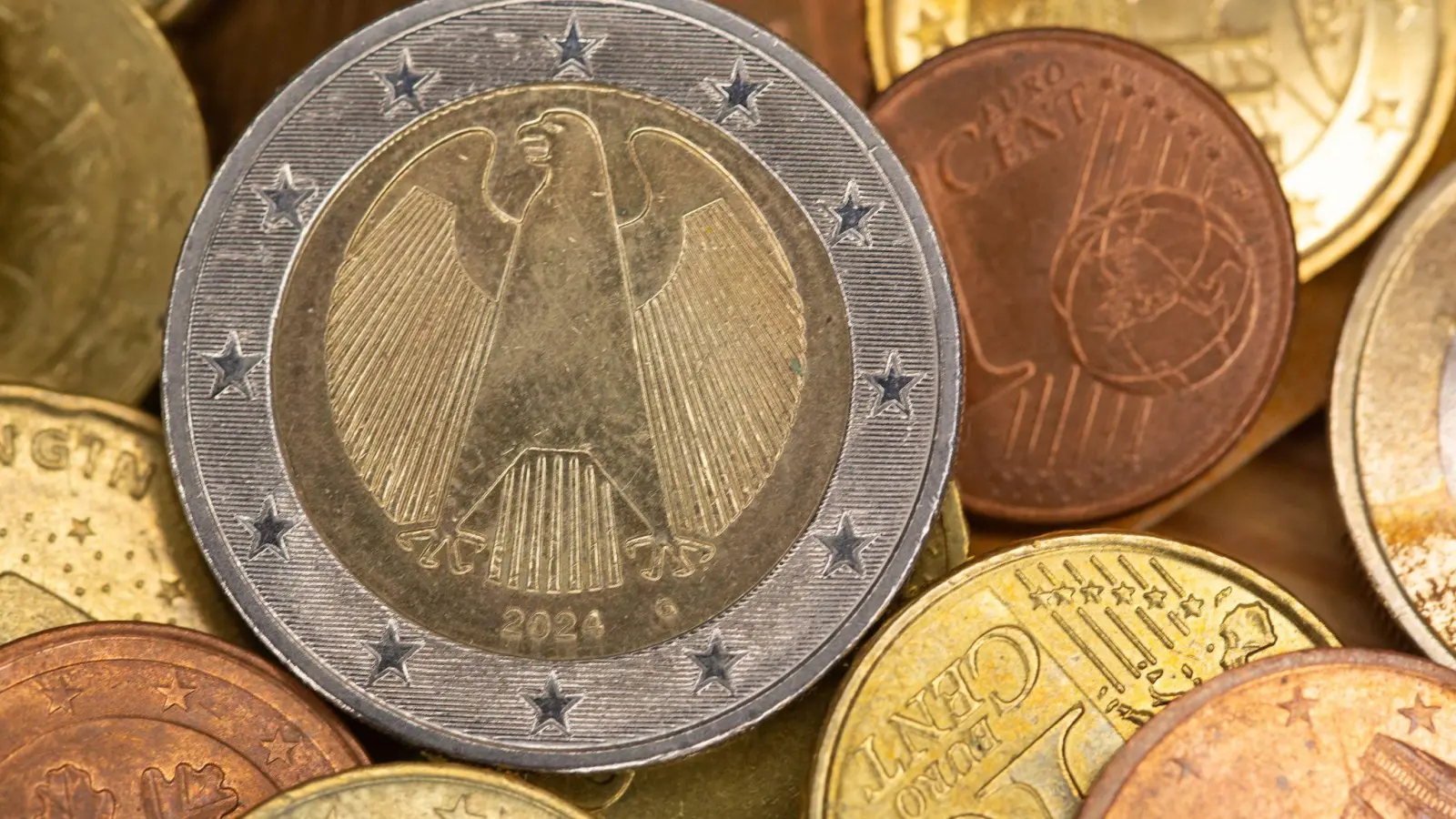 Die Eurostaaten stellen Jahr für Jahr neue Münzen im Milliardenwert her. (Symbolbild)  (Foto: Fernando Gutierrez-Juarez/dpa)