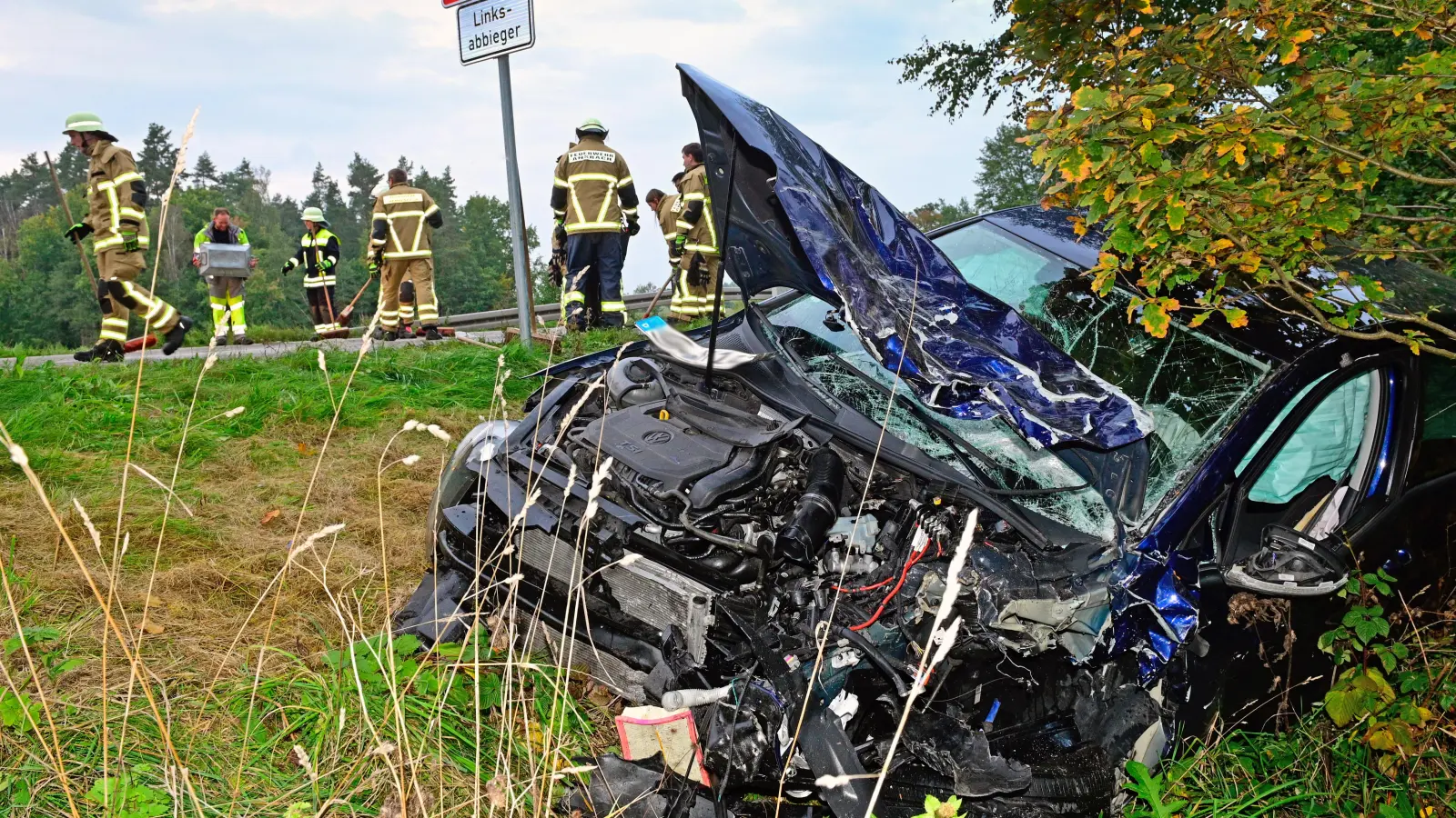 Frontal prallte dieser Wagen zwischen Obereichenbach und Bruckberg auf ein entgegenkommendes Auto. (Foto: Jim Albright)