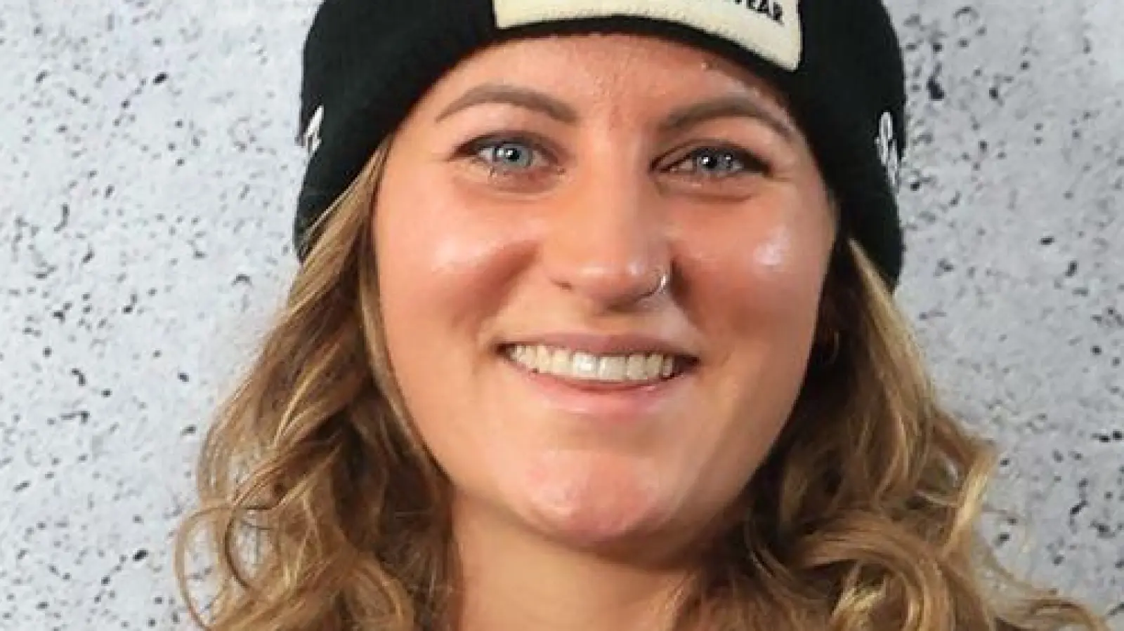 Derzeit an Krücken: Snowboarderin Ramona Hofmeister (Foto: Karl-Josef Hildenbrand/dpa)