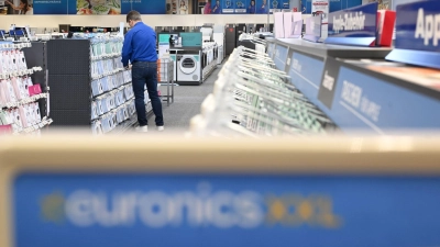 Euronics rechnet mit Umsatzrückgang im laufenden Geschäftsjahr. (Archivbild) (Foto: Marijan Murat/dpa)