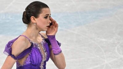 Die damals 15-jährige russische Eiskunstläuferin Kamila Walijewa bei den Olympischen Winterspielen in Peking. (Foto: Peter Kneffel/dpa)