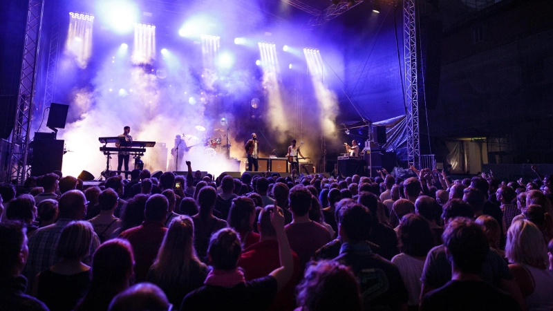 Das Ansbach Open zieht seit 2000 für ein Wochenende Popstars in die Stadt. Das Festival soll ein Programm für alle Altersgruppen bieten. (Archivbild: Philipp Merx)