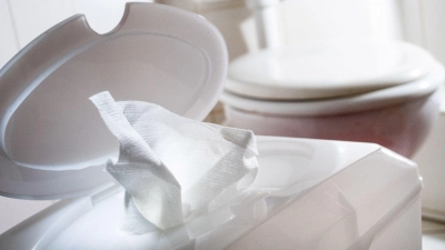 Speisereste, Medikamente oder Feuchttücher landen laut einer Umfrage zu häufig doch im Abfluss. (Foto: Franziska Gabbert/dpa-tmn)