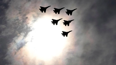 Polen meldet russische Kampfjets über einer Ölplattform in der Ostsee. (Archivbild) (Foto: Dmitri Lovetsky/AP/dpa)