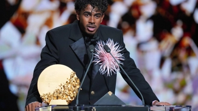 Lamine Yamals Onkel kann nicht verstehen, warum Harry Kane den Ballon d'Or gewonnen hat.  (Foto: Kin Cheung/AP/dpa)