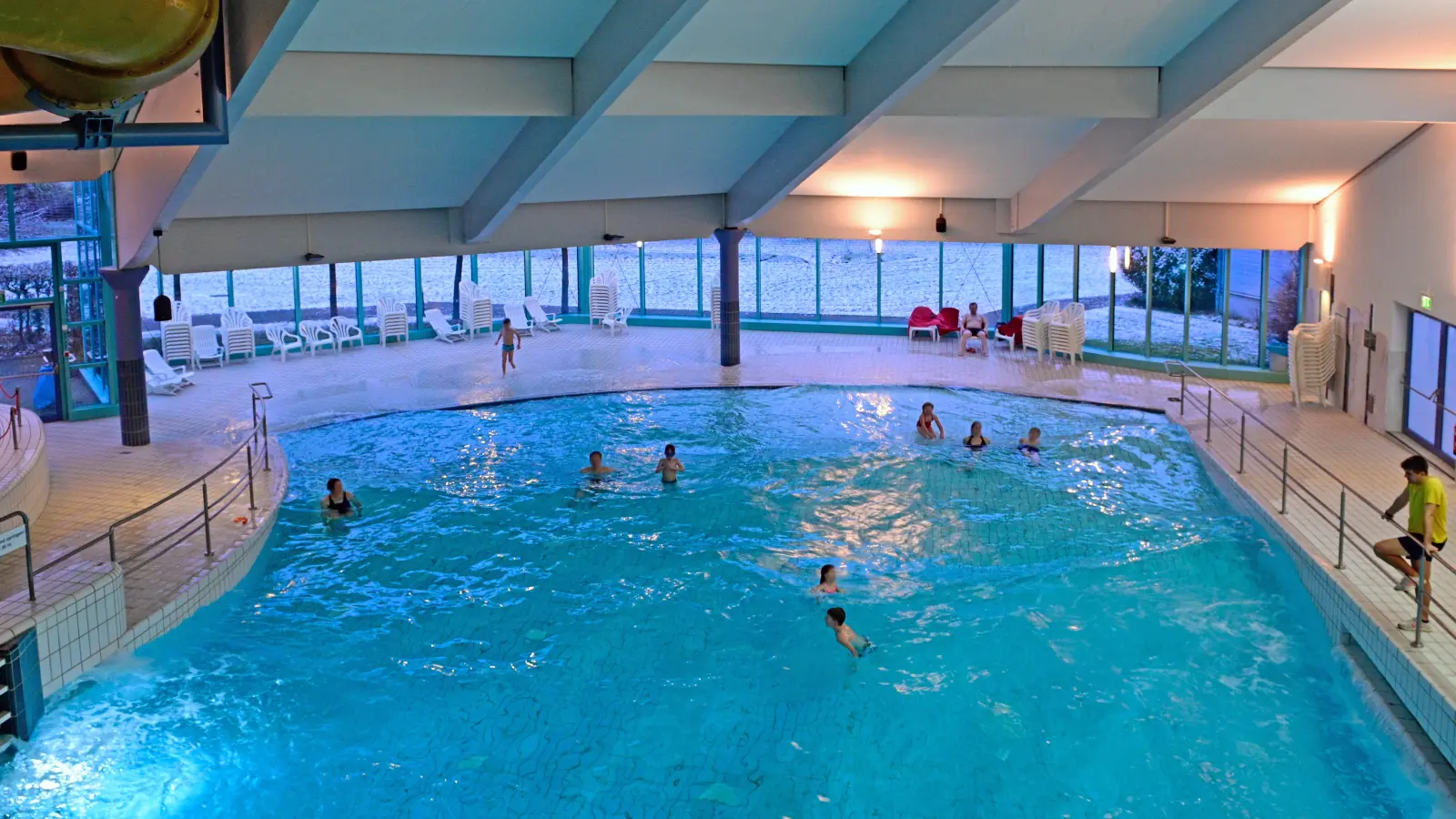 Eine gute Zeit verbringen, im Wasser planschen oder das Schwimmen lernen: Wer dies im Freizeitbad Aquella tun möchte, muss ab dem neuen Jahr etwas mehr bezahlen. (Foto: Jim Albright)