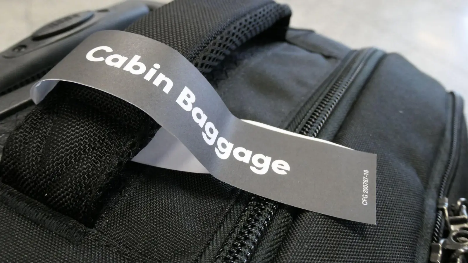 Könnte künftig jeder Fluggast ein Recht auf ein freies Handgepäck-Stück haben? (Symbolbild) (Foto: Andrea Warnecke/dpa-tmn/dpa)