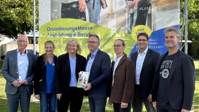 Ziehen an einem Strang für die Chancen der Jugend (von links): Thomas Merkel, Sabine Beyer, Gabriela Gottwald, Herbert Lindörfer, Hedwig Schlund, Wolfgang Langer und Karl-Heinz Bürger. (Foto: Florian Pöhlmann)