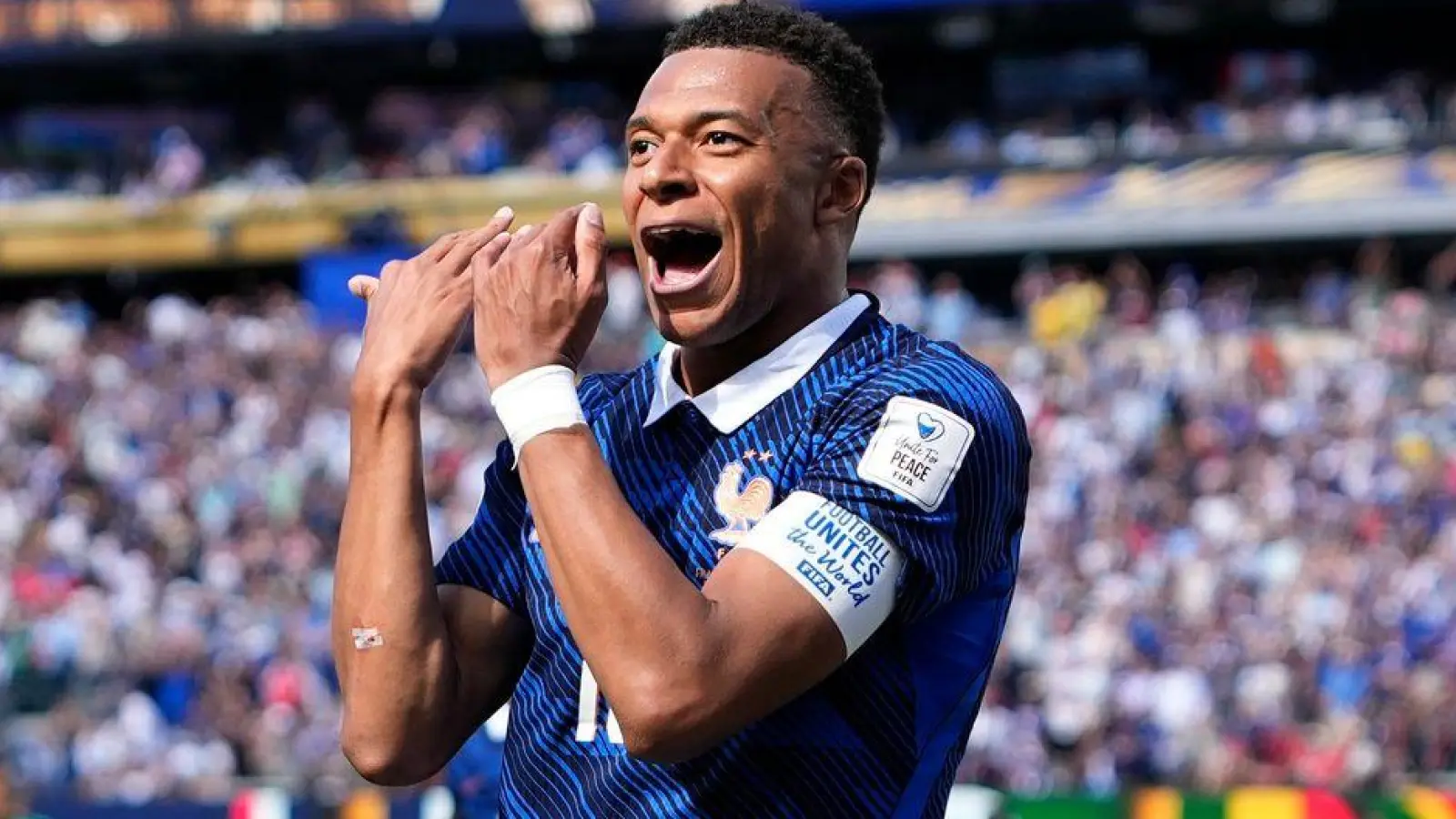 Der Topstar unter den vielen Stars der Franzosen: Kylian Mbappé. (Foto: Frank Franklin II/AP/dpa)
