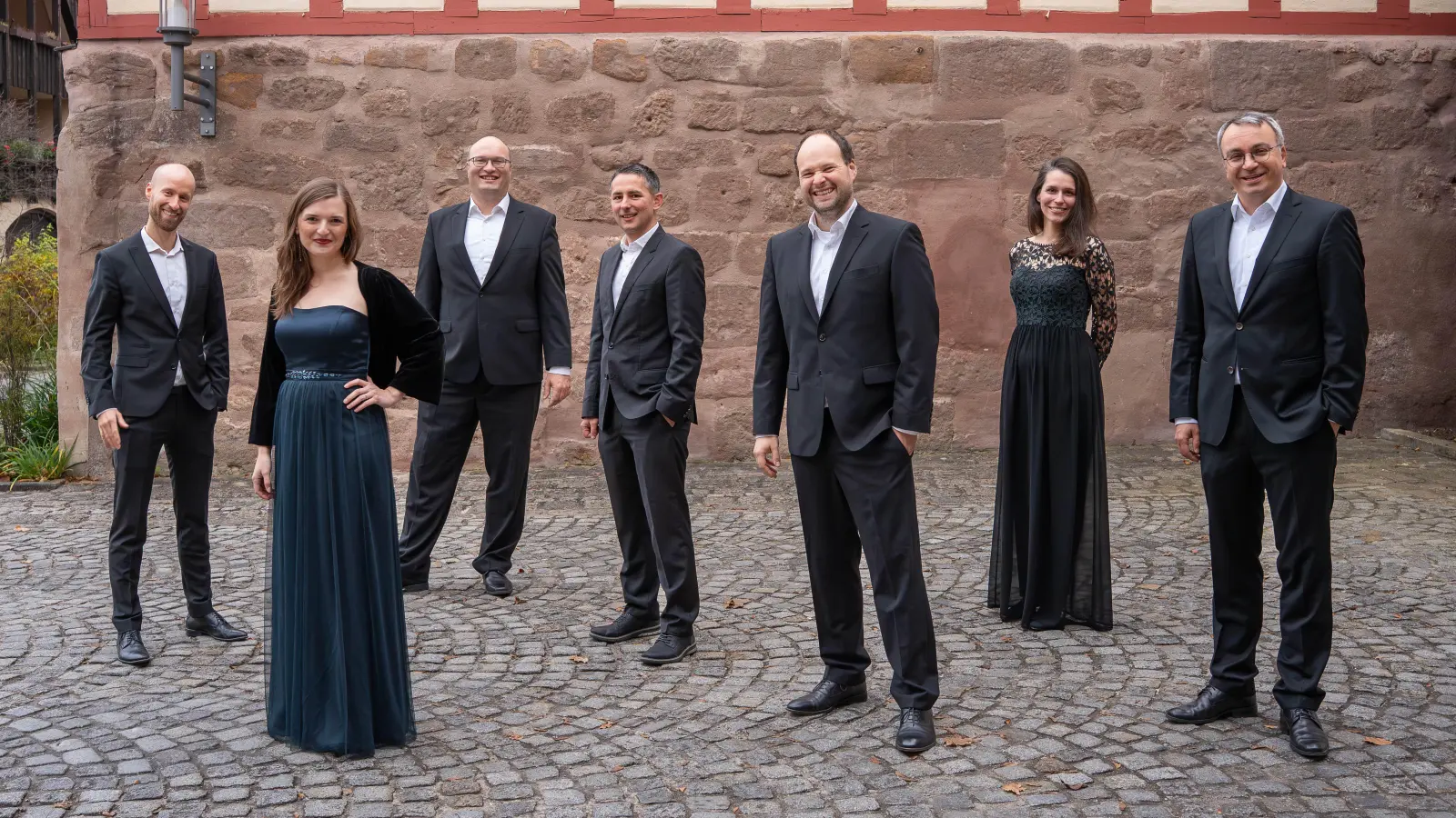 Das Ensemble miXtur (von links): Matthias Franz, Marina Sturm, Clemens Nicol, Martin Hartnagel, Maximilian Hischer, Judith Werner und Tobias Wäschenfelder. (Foto: Volker Braun)
