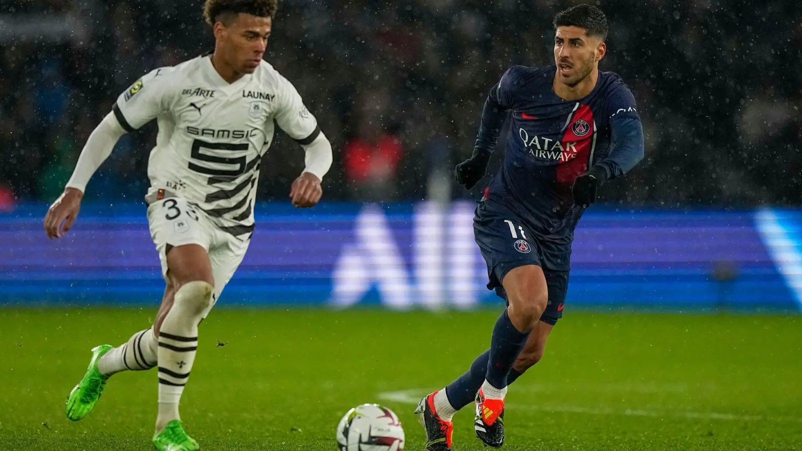 Désiré Doué im Trikot von Stade Rennes wird künftig für Paris Saint-Germain spielen. (Foto: Michel Euler/AP/dpa)