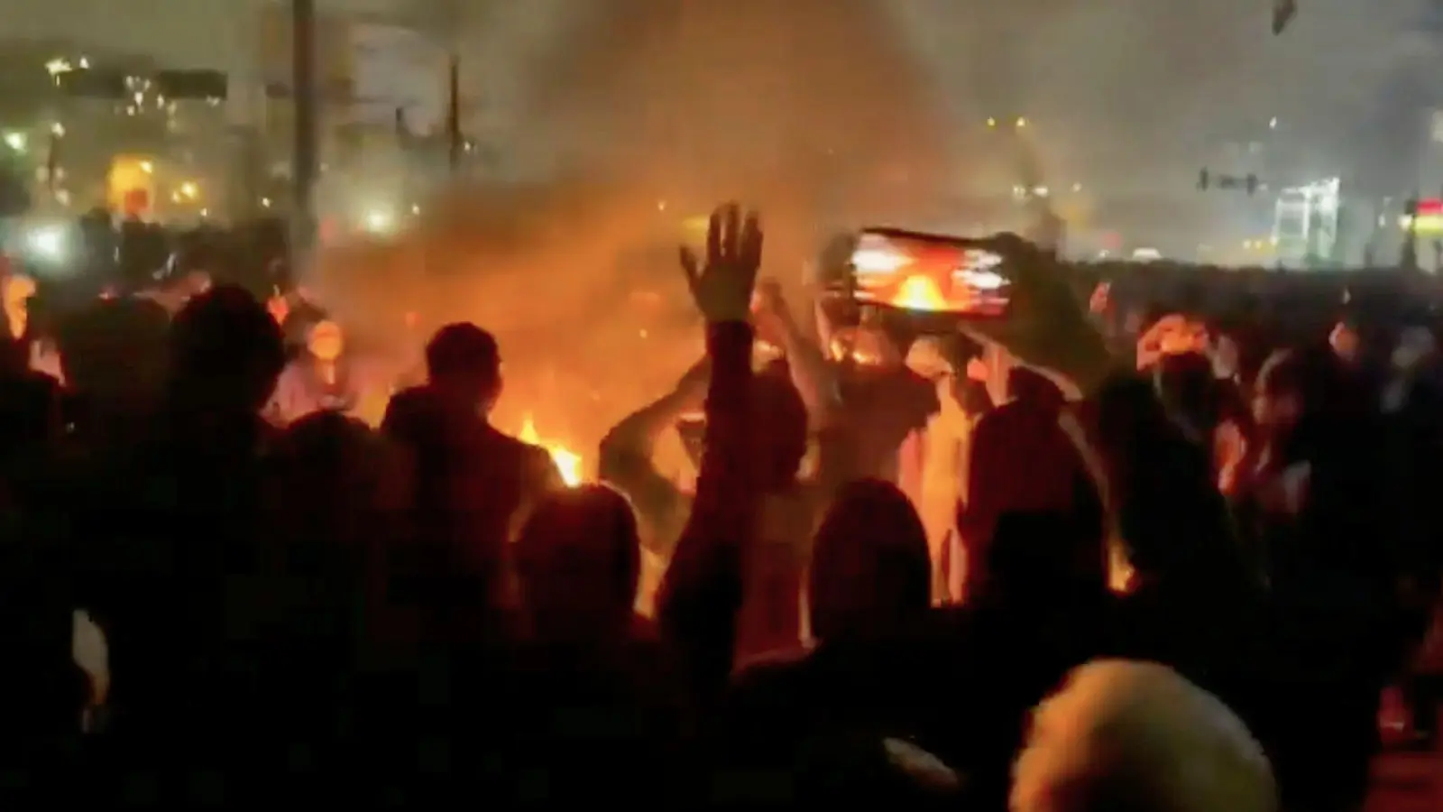 Die Staatsmacht reagiert mit aller Härte auf die Proteste. (Foto: Uncredited/VALIDATED UGC/AP/dpa)