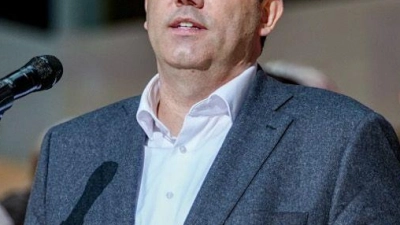 Klingbeil versammelt seine Truppen hinter sich.  (Foto: Kay Nietfeld/dpa)