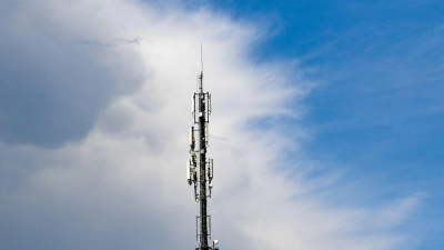 Ein defekter Mobilfunkmast des Anbieters O2 verursachte im Raum Dinkelsbühl größere Störungen. (Symbolbild: Jens Kalaene/dpa-Zentralbild/dpa)