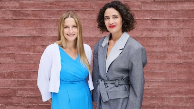 Die Geschäftsführerinnen der gegen Hass und Hetze im Internet eintretenden Organisation HateAid, Josephine Ballon (l.) und Anna-Lena von Hodenberg (r.), wurden von der US-Regierung wegen Zensur-Vorwürfen mit Einreisesperren belegt. (Archivbild) (Foto: Sven Serkis/HateAid/dpa)