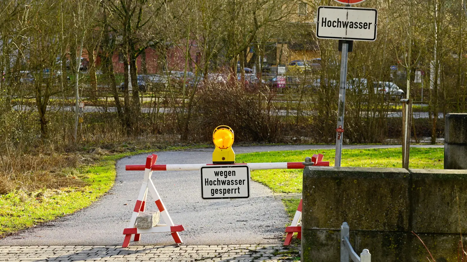 Erst starke Schneefälle und dann gleich wieder Tauwetter lassen erneut Flüsse und Bäche stark ansteigen. (Symbolbild: Jim Albright)