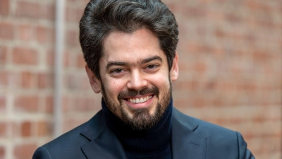 Der Dirigent Lahav Shani äußert sich kritisch zur Zukunft Israels. (Archivbild) (Foto: Peter Kneffel/dpa)