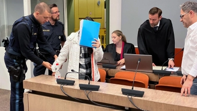 Ursprünglich hatte die Angeklagte sich äußern wollen. (Foto: Britta Schultejans/dpa)