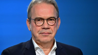 Thüringens Innenminister Maier plädiert dafür, ein Verbot einzelner AfD-Landesverbände zu beantragen. (Archivbild)  (Foto: Martin Schutt/dpa)