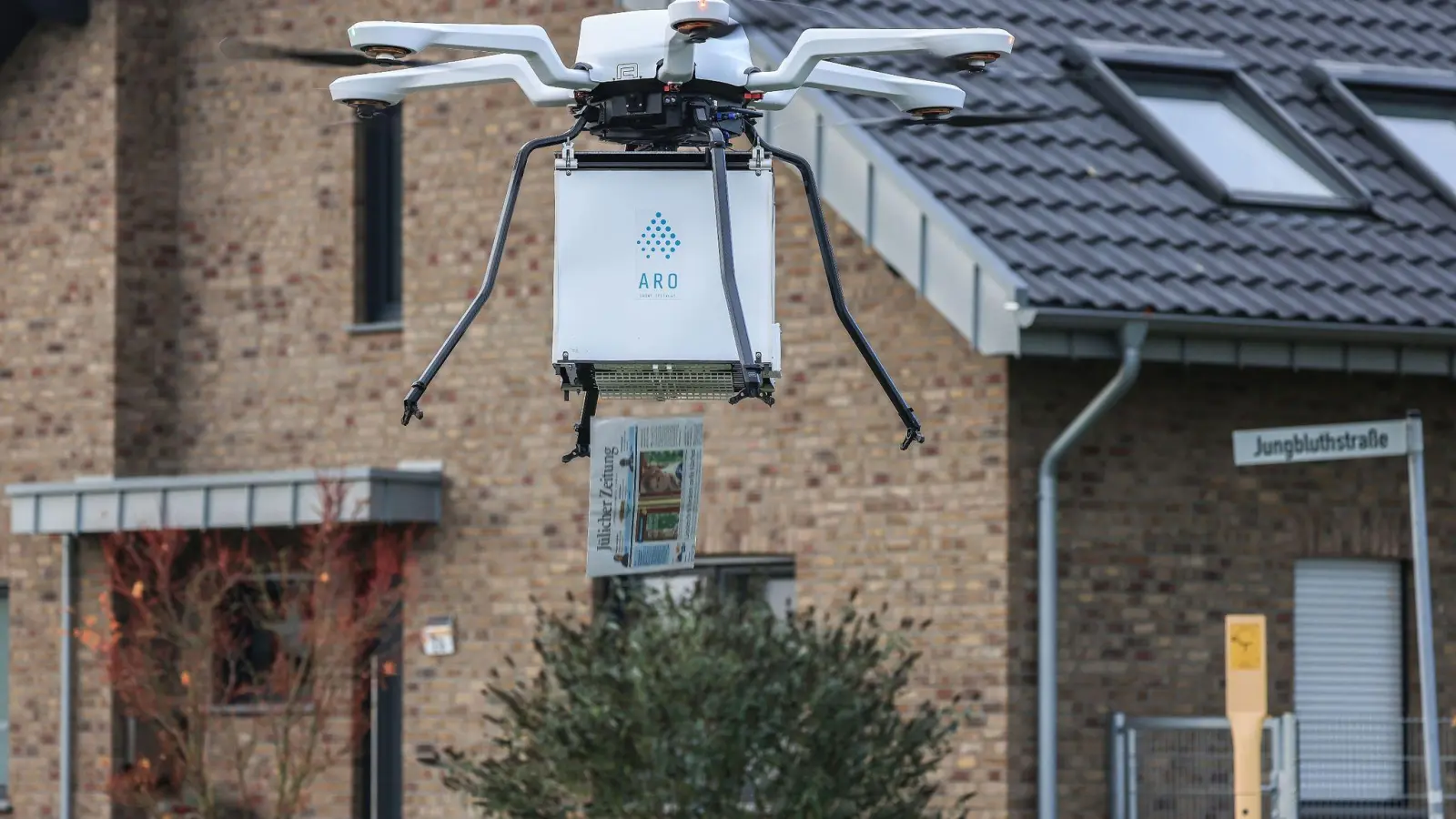 Die Software steuert das Fluggerät so, dass es das vorgesehene Exemplar an einem festgelegten Punkt abwerwirft, heißt es. (Foto: Oliver Berg/dpa)