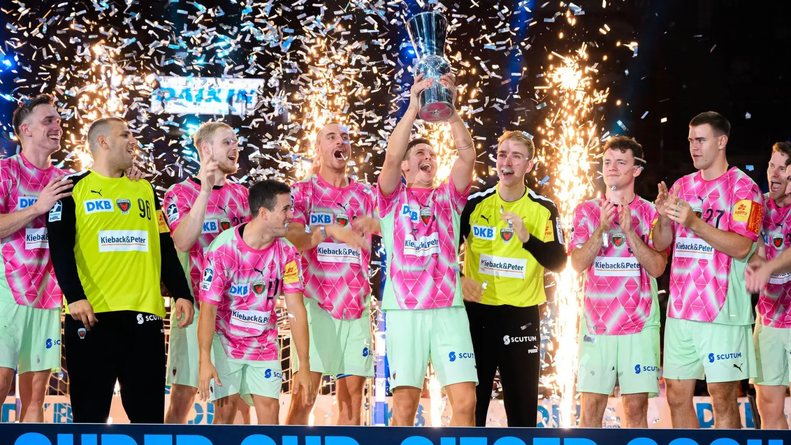 Die Füchse Berlin haben den Supercup gewonnen. (Foto: Marco Wolf/dpa)