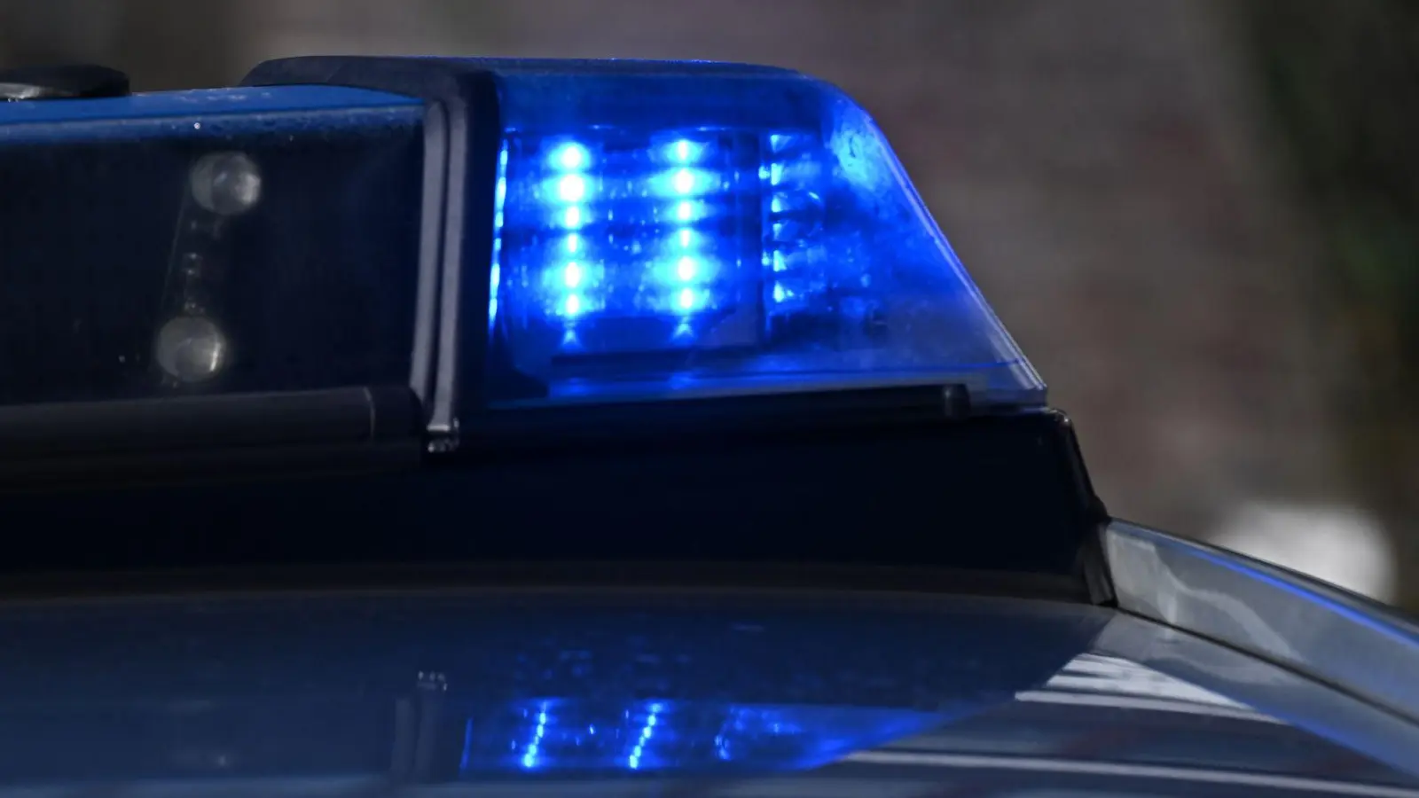 Ein 52-Jähriger wurde lebensgefährlich verletzt. (Symbolbild) (Foto: Bernd Weißbrod/dpa)