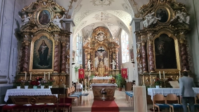 Der Innenraum der katholischen Kirche von Schillingsfürst: Die Wiedererhebung zur Pfarrei jährt sich dieser Tage zum 200. Mal. (Foto: Margit Schwandt)