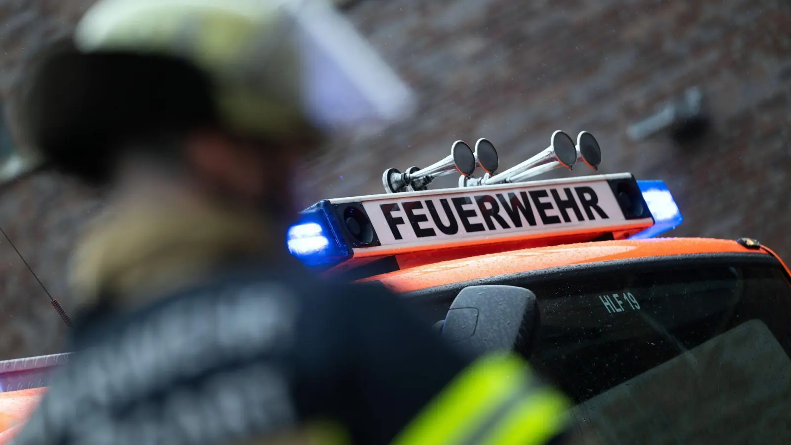 Wer die Rettungskräfte davon abhält, ihrer Funktion nachzukommen, macht sich strafbar. (Foto: Marijan Murat/dpa/dpa-tmn)