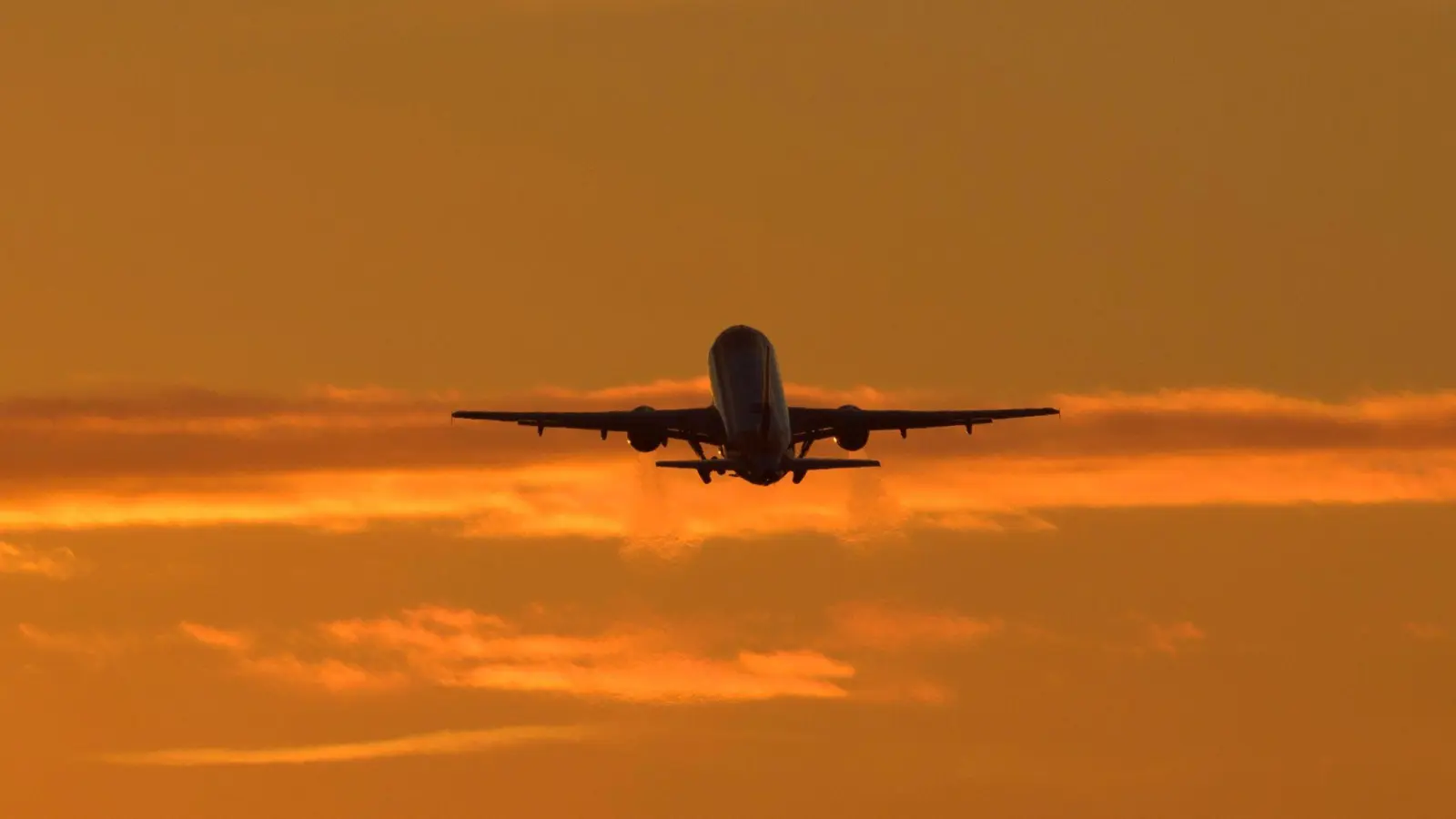 Abheben im Ferienflieger: Reisende können sich über neue Flugverbindungen aus Deutschland freuen. (Foto: Soeren Stache/dpa-Zentralbild/dpa-tmn)