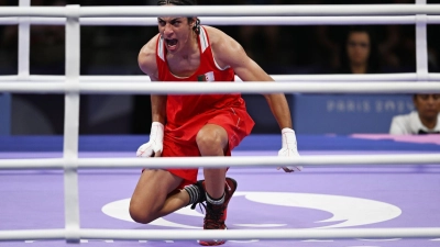 Hält dem Druck stand: Algeriens Boxerin Imane Khelif holt eine Medaille. (Foto: Sina Schuldt/dpa)