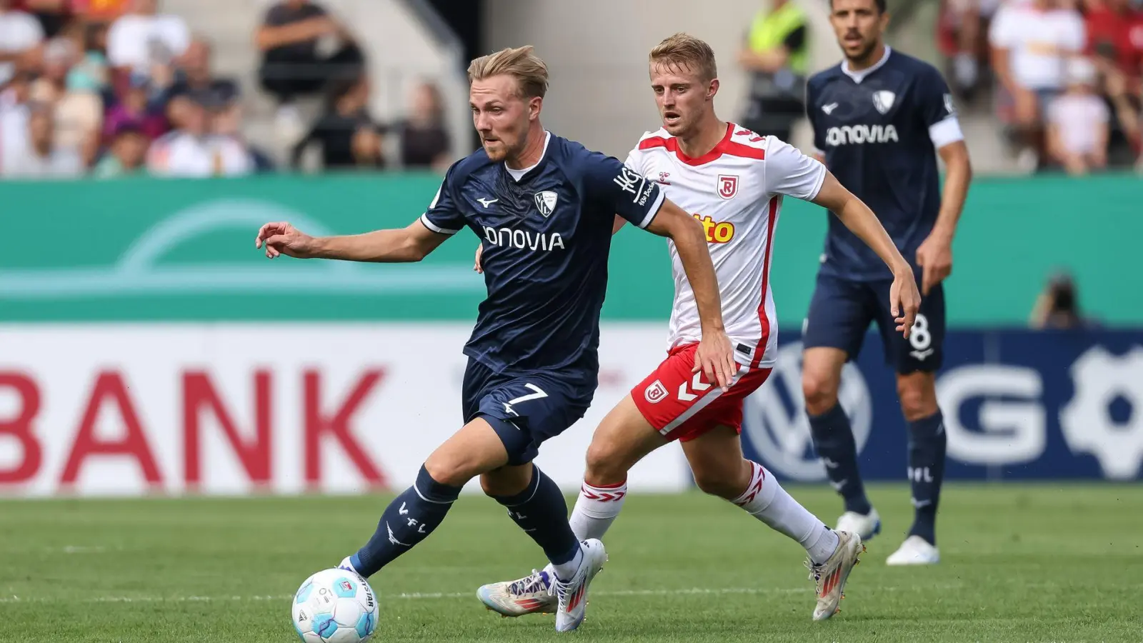 Bochums Lukas Daschner behauptet den Ball. (Foto: Stefan Bösl/dpa)