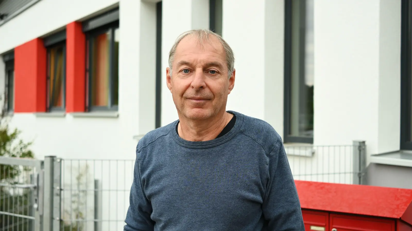 Armin Pfister ist nicht jeden Tag in der Rügländer Verwaltung vor Ort. Wer einen Termin mit dem Bürgermeister haben möchte, sollte im Vorfeld anrufen.  (Foto: Luca Paul)