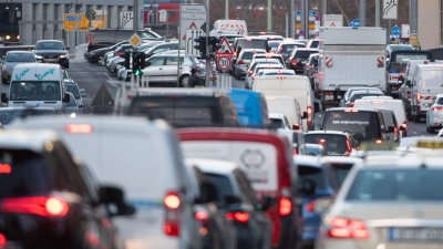 Jeder fünfte Europäer muss mit zu viel Verkehrslärm klarkommen. (Illustration) (Foto: Paul Zinken/dpa)
