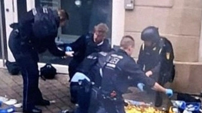 Der Mann wurde laut LKA im Innenhof des Rathauses erschossen.  (Foto: Christian Klemm/dpa)