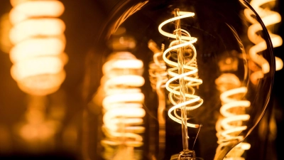 Wussten Sie's? Mit 60 Jahren braucht man für den gleichen Helligkeitseindruck wie eine 20-jährige Person etwa die doppelte Lichtmenge. (Foto: Franziska Gabbert/dpa-tmn)