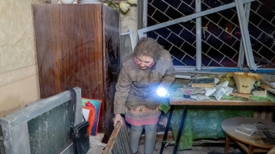 Verwüstung nach russischem Luftangriff  (Foto: Andrii Marienko/AP/dpa)