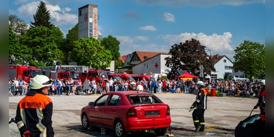 Hunderte versammelten sich zu jeder Übung des Blaulichttages und sahen gespannt zu. (Foto: René Chlopotowski)