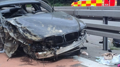Bei dem Unfall starb eine 13-Jährige, vier weitere Menschen wurden schwer verletzt.  (Foto: Helmut Degenhart/Zema-Medien/dpa)
