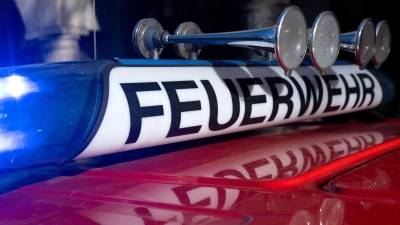 In der Nacht wurde die Feuerwehr zu einem Wohnhausbrand in Untersiemau gerufen. (Symbolbild) (Foto: Sven Hoppe/dpa)