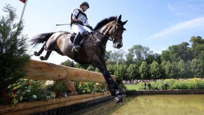 Julia Krajewski geht als Führende in die letzte Prüfung. (Foto: Rolf Vennenbernd/dpa)