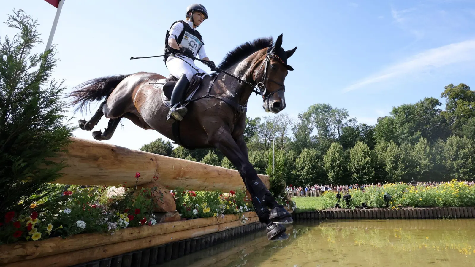 Julia Krajewski geht als Führende in die letzte Prüfung. (Foto: Rolf Vennenbernd/dpa)