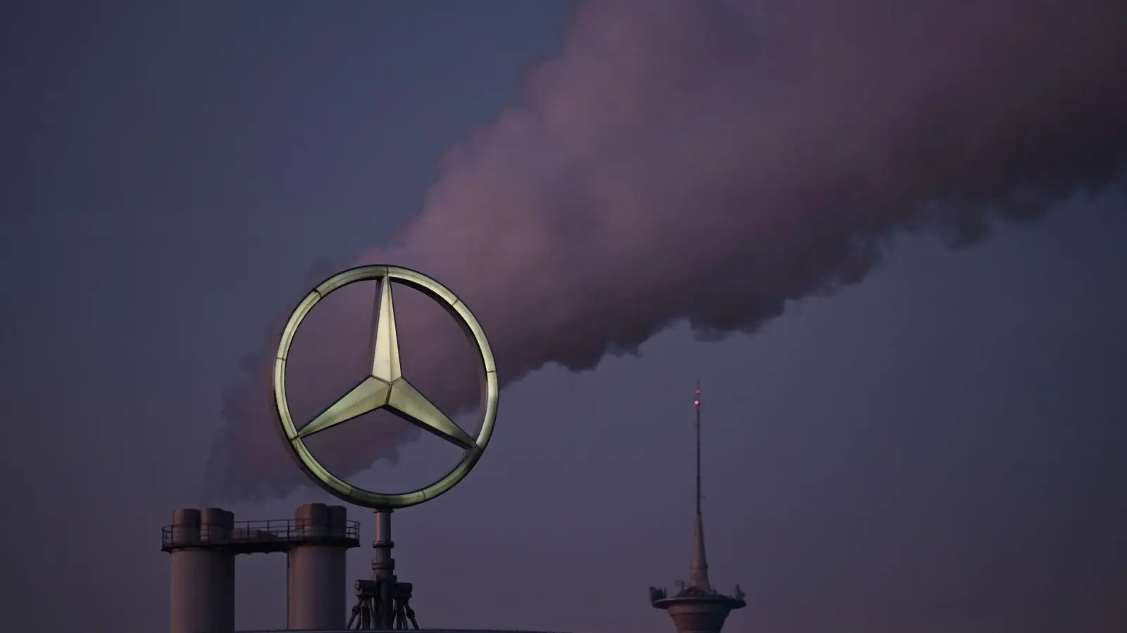 Üppige Abfindungen für Mercedes-Beschäftigte. (Foto Archiv) (Foto: Bernd Weißbrod/dpa)